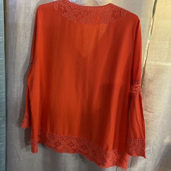 Linen crochet design top - Picture 2 of 9